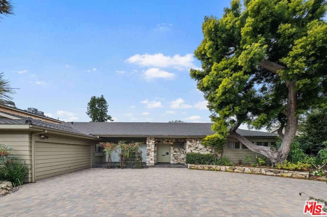 1401 Allenford Ave, Los Angeles CA  90049-3613 exterior