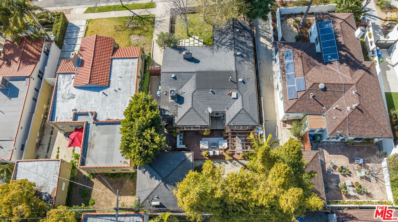 1324 Carmona Ave, Los Angeles CA  90019-2532 exterior