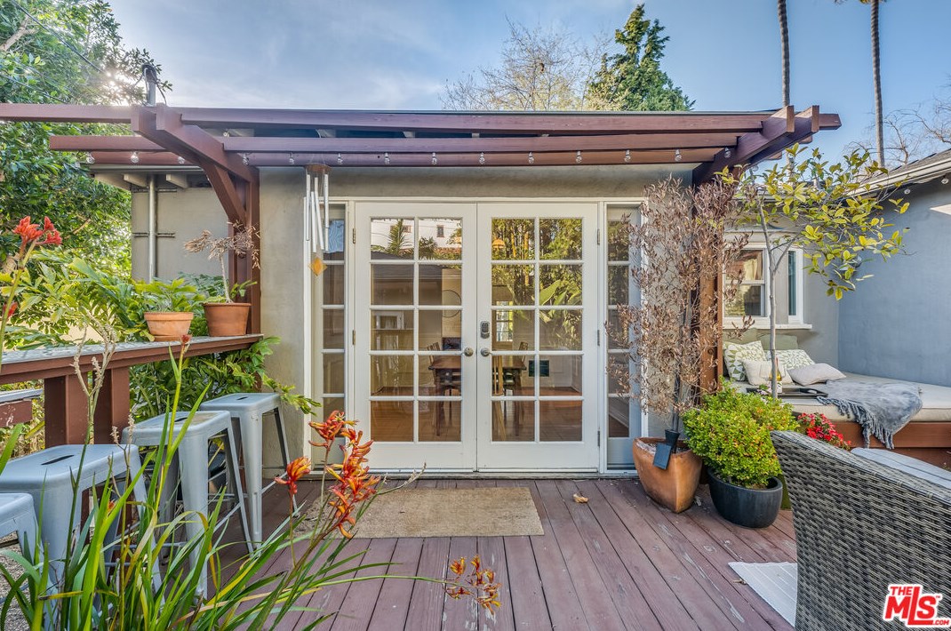 1324 Carmona Ave, Los Angeles CA  90019-2532 exterior