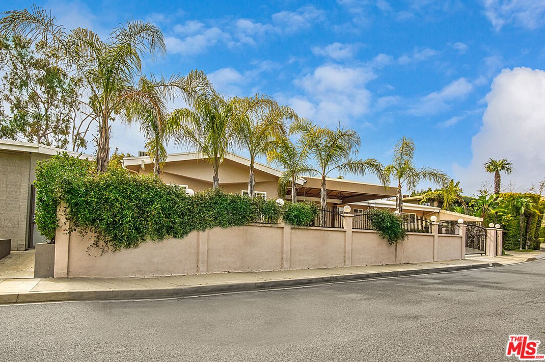 1641 Tower Grove Dr, Beverly Hills, CA 90210