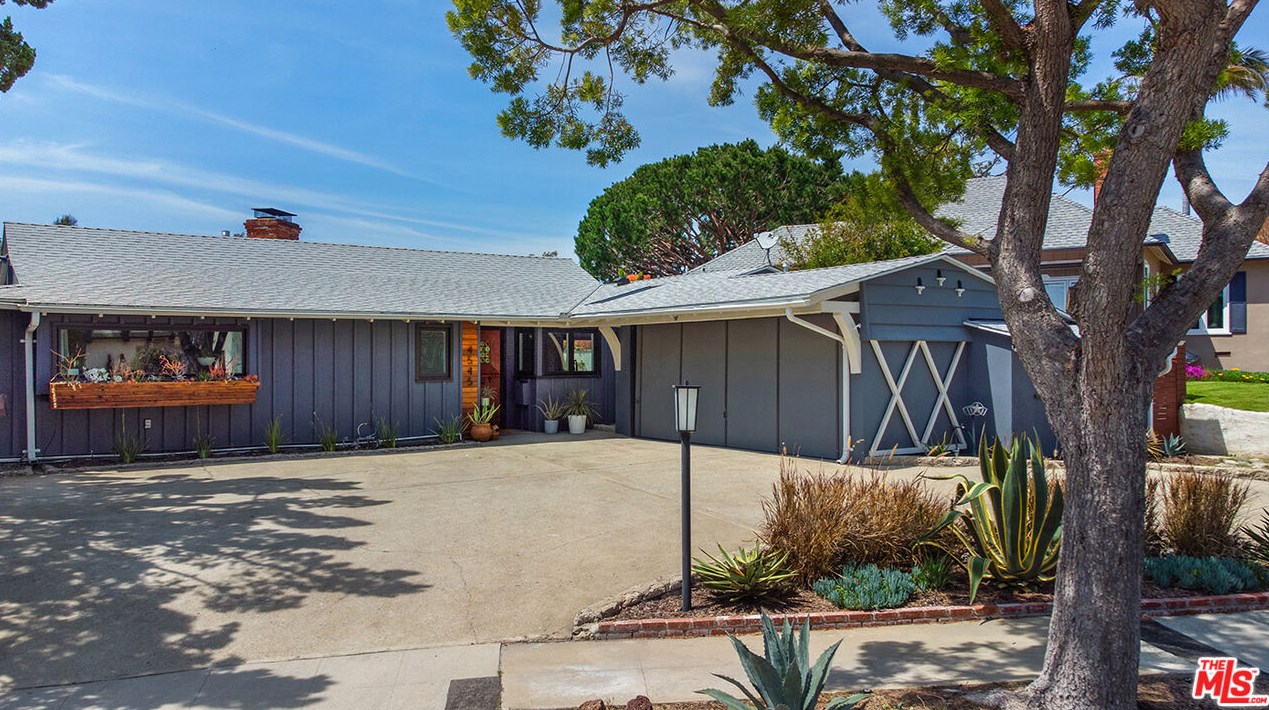 4545 Circle View Blvd, Los Angeles, CA 90043-1151