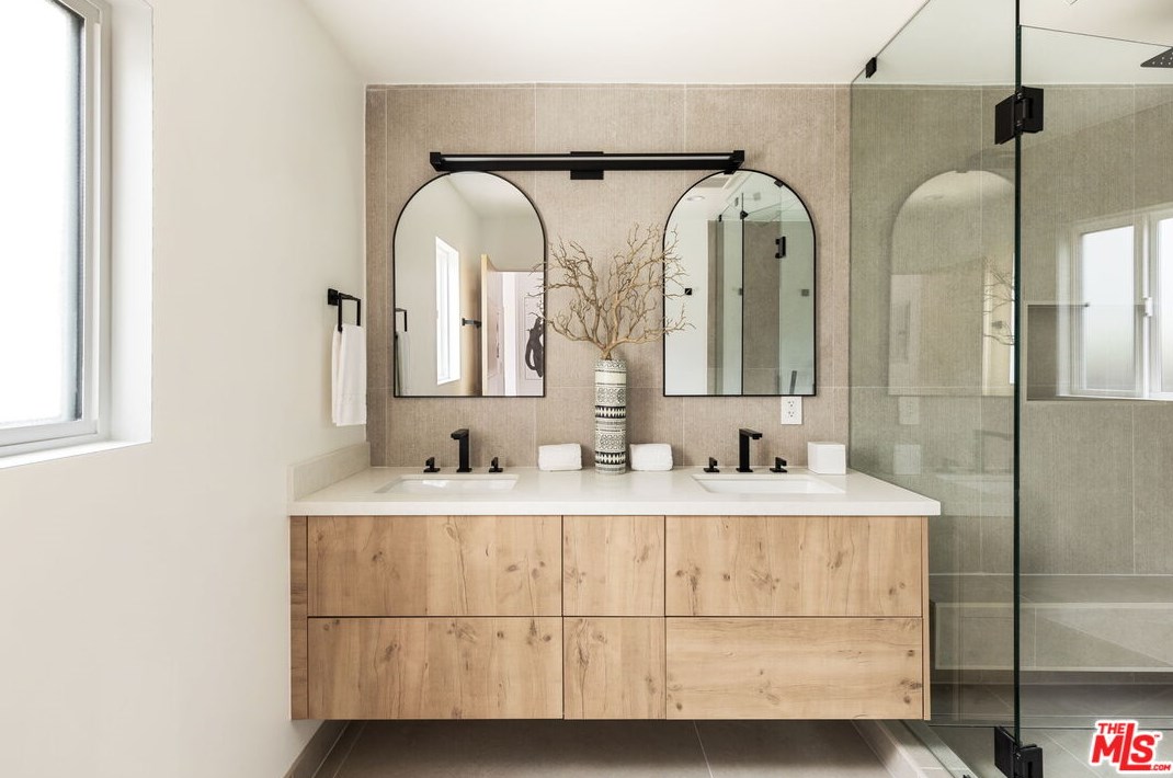 3536 Redwood Ave, Los Angeles CA  90066-3024 exterior