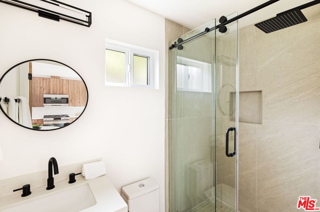 3536 Redwood Ave, Los Angeles CA  90066-3024 exterior