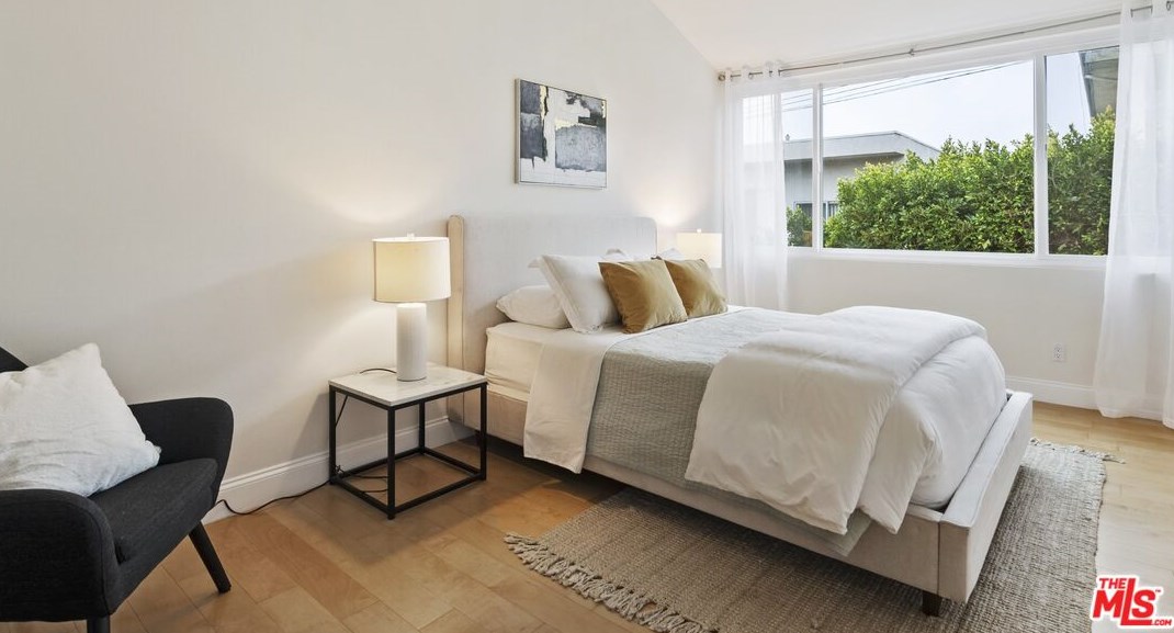 1825 Thayer Ave, Los Angeles CA  90024-6024 exterior