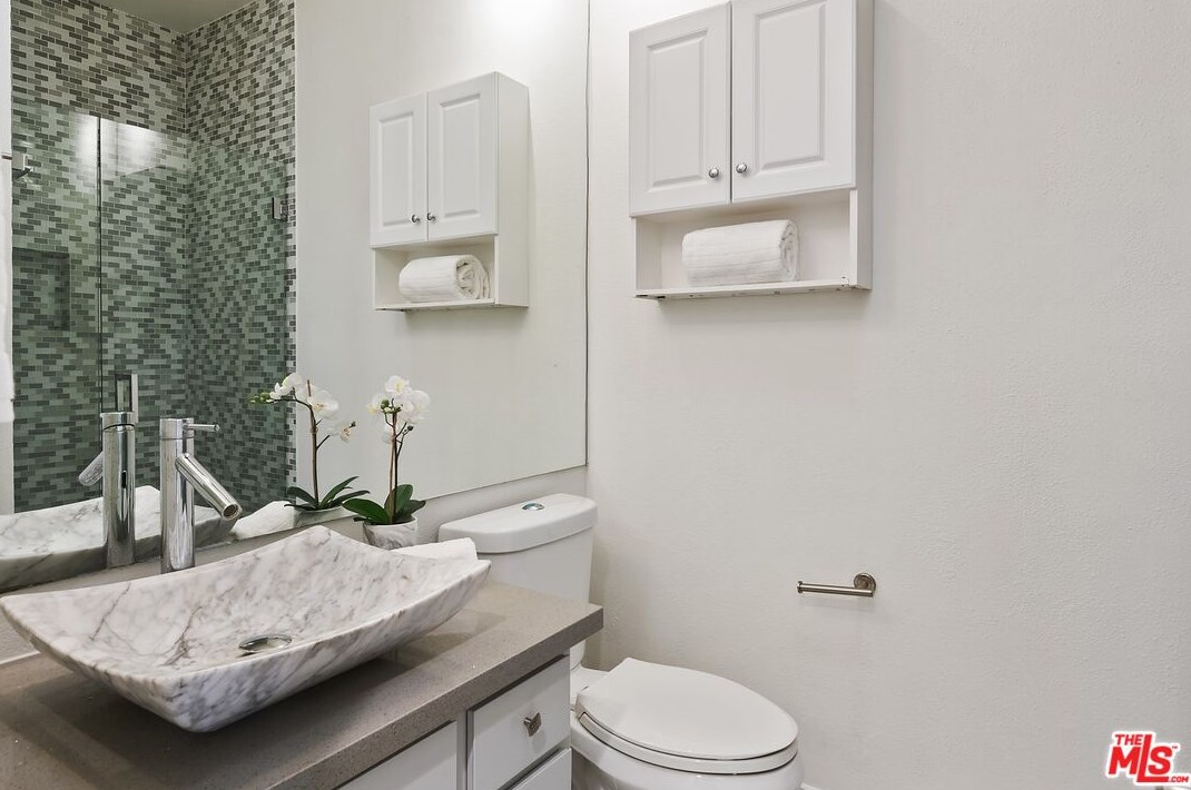 1825 Thayer Ave, Los Angeles CA  90024-6024 exterior