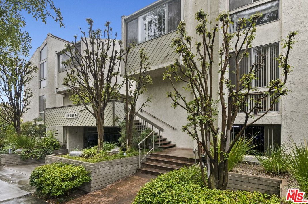 1825 Thayer Ave, Los Angeles CA  90024-6024 exterior