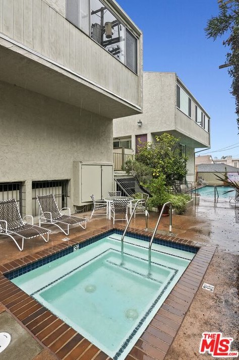 1825 Thayer Ave, Los Angeles CA  90024-6024 exterior