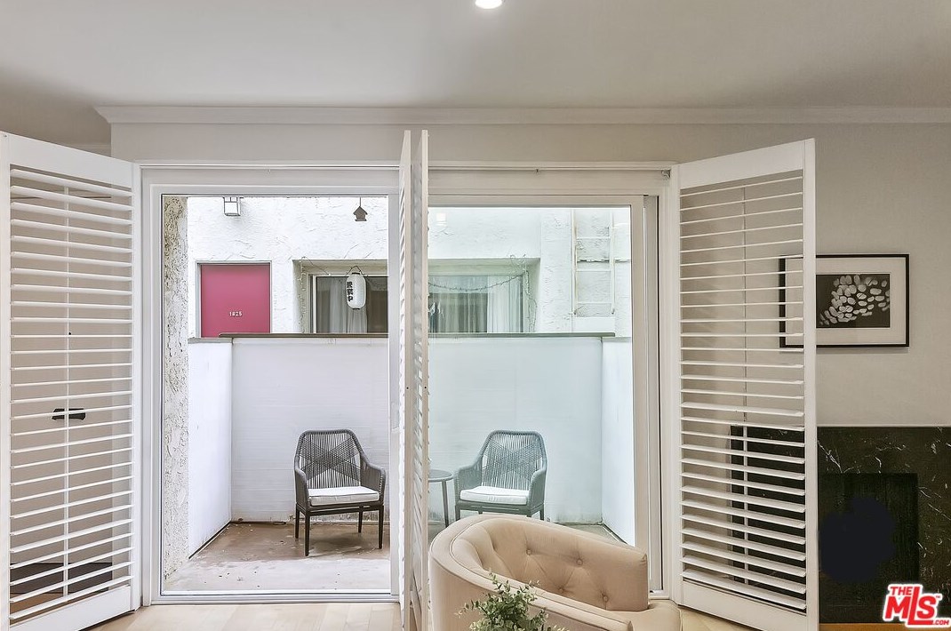 1825 Thayer Ave, Los Angeles CA  90024-6024 exterior