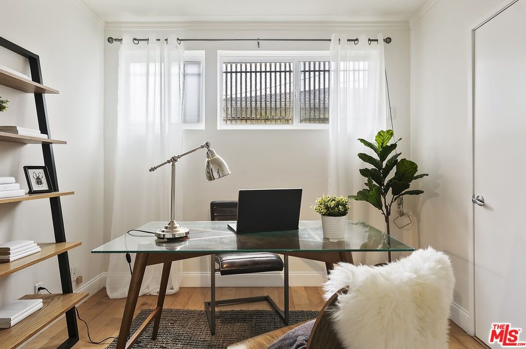 1825 Thayer Ave, Los Angeles CA  90024-6024 exterior