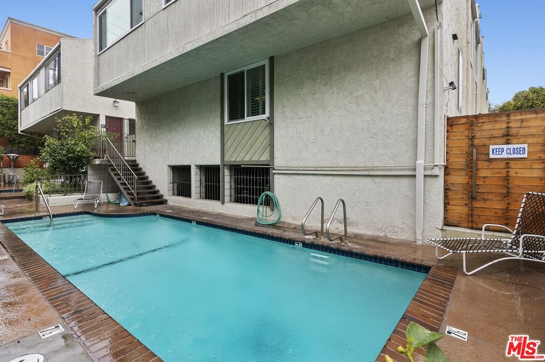 1825 Thayer Ave, Los Angeles CA  90024-6024 exterior