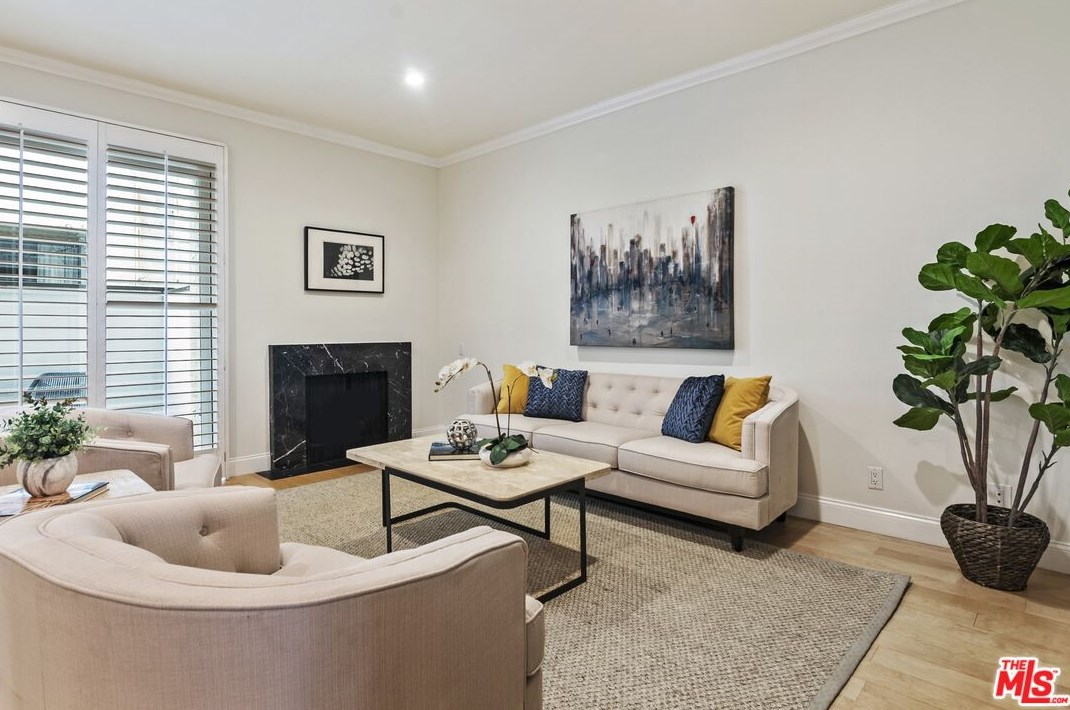 1825 Thayer Ave, Los Angeles CA  90024-6024 exterior