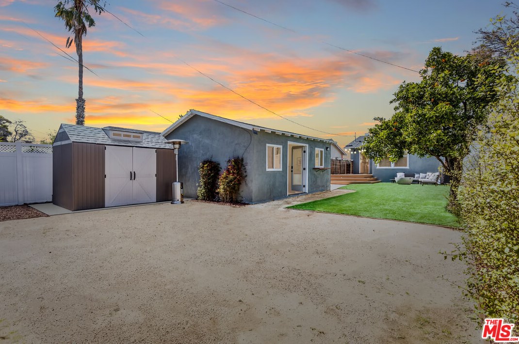 6218 Rimpau Blvd, Los Angeles CA  90043-3730 exterior
