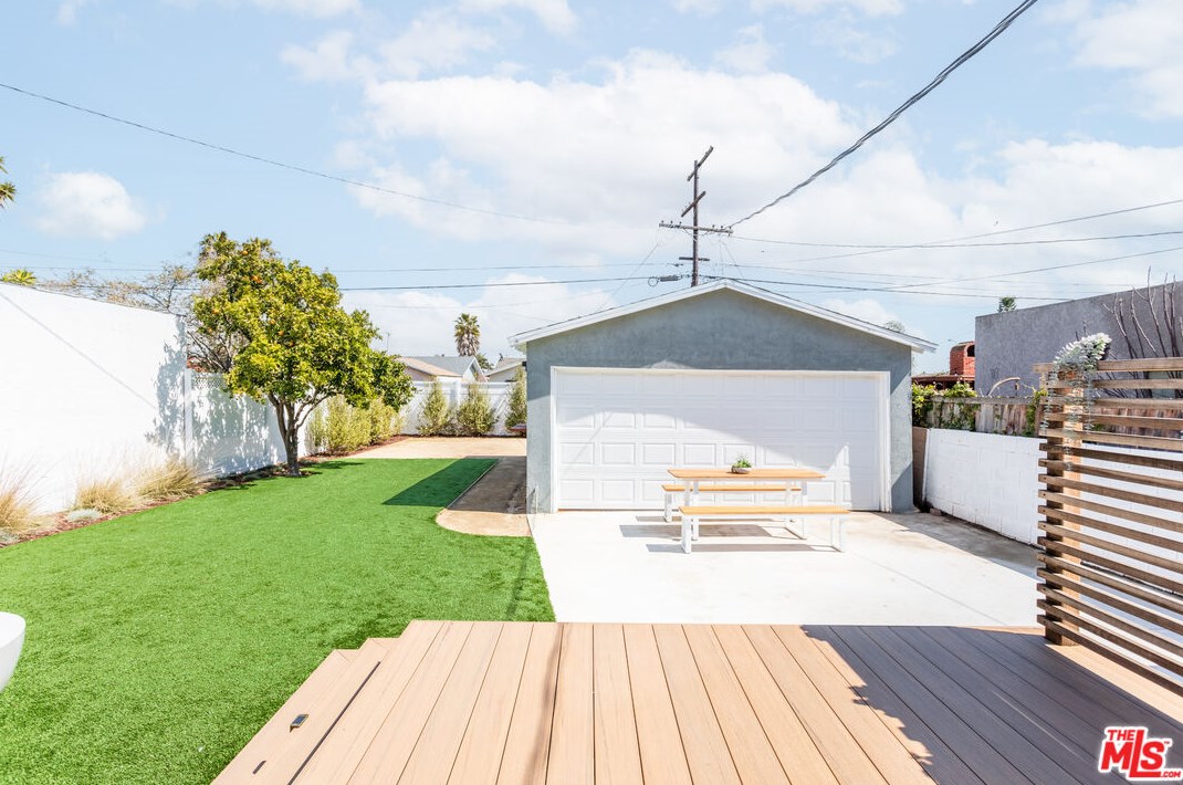 6218 Rimpau Blvd, Los Angeles CA  90043-3730 exterior