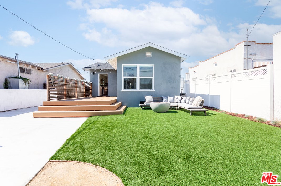 6218 Rimpau Blvd, Los Angeles CA  90043-3730 exterior