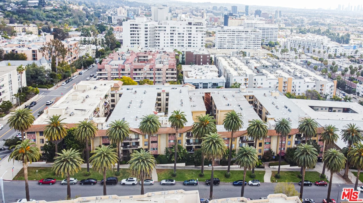 7300 Franklin Ave, Los Angeles CA  90046-2249 exterior