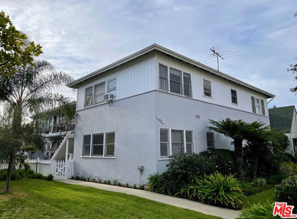 12012 Mitchell Ave, Los Angeles, CA 90066-4535