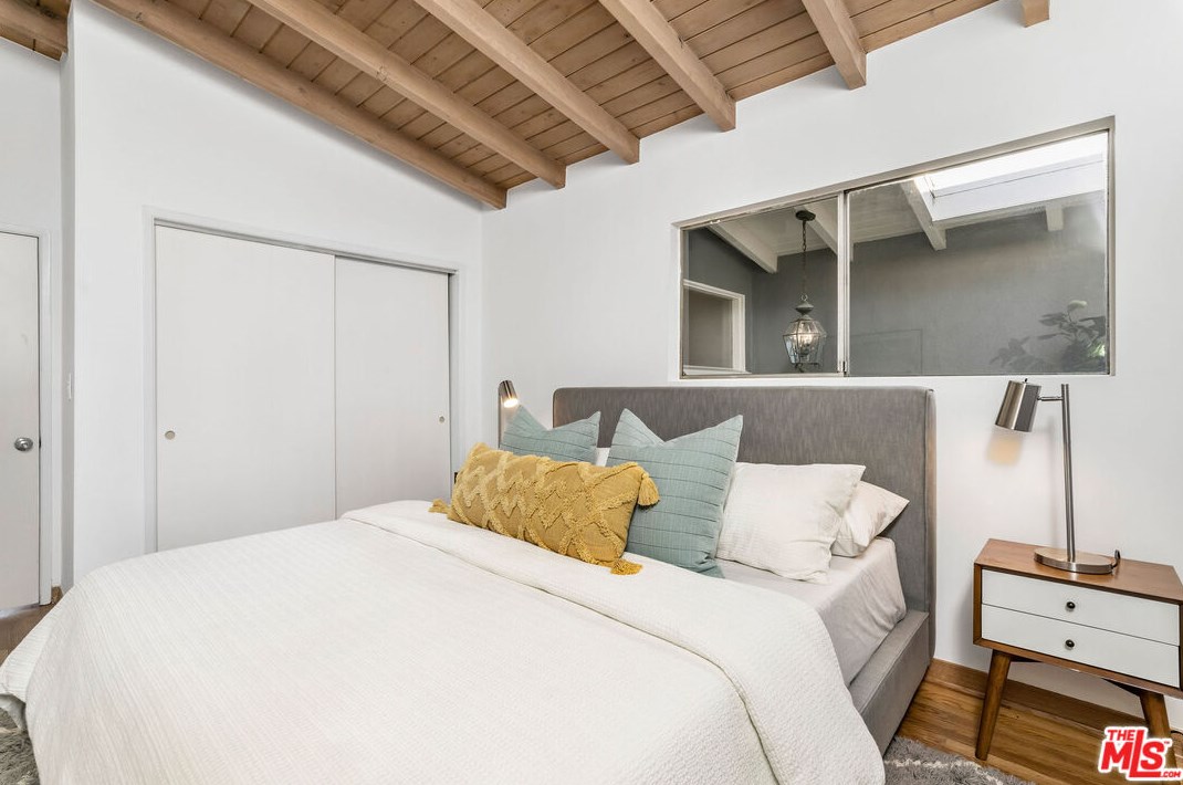 3642 Holboro Dr, Los Angeles CA  90027-1432 exterior