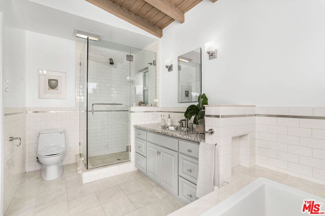 3642 Holboro Dr, Los Angeles CA  90027-1432 exterior