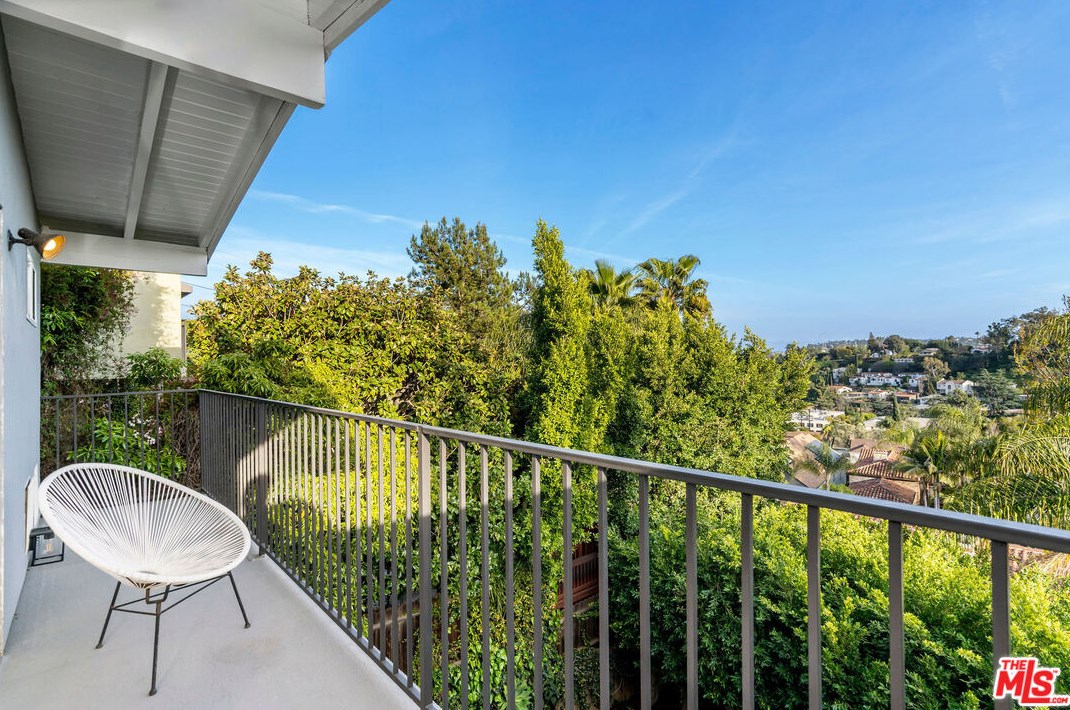 3642 Holboro Dr, Los Angeles CA  90027-1432 exterior