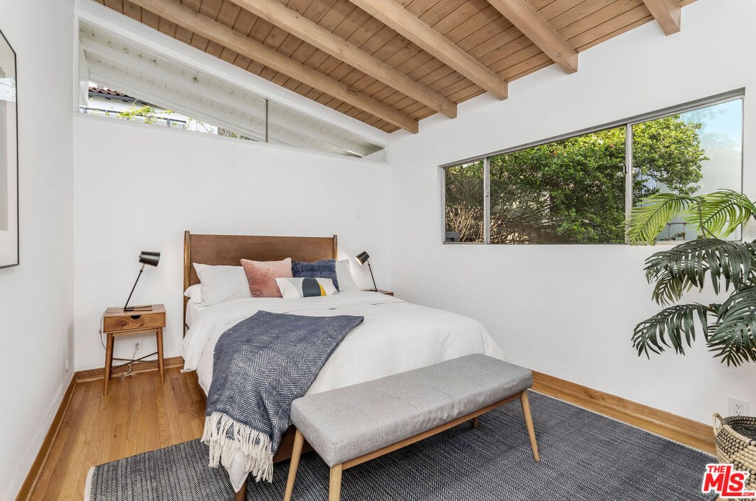 3642 Holboro Dr, Los Angeles CA  90027-1432 exterior