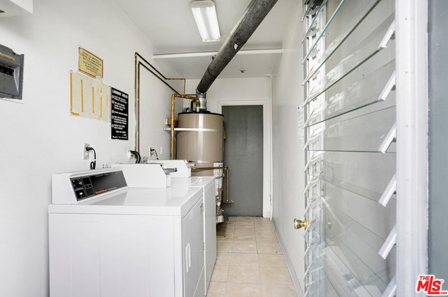 11743 Mayfield Ave, Los Angeles CA  90049-7433 exterior