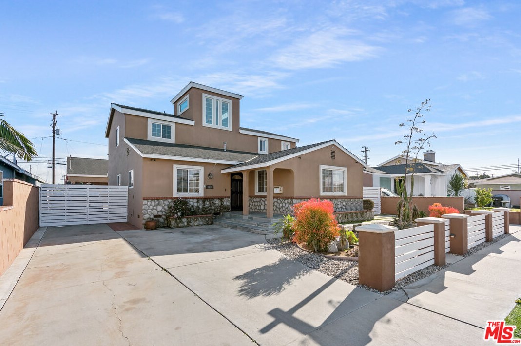 4860 W 137th Pl, Hawthorne, CA 90250