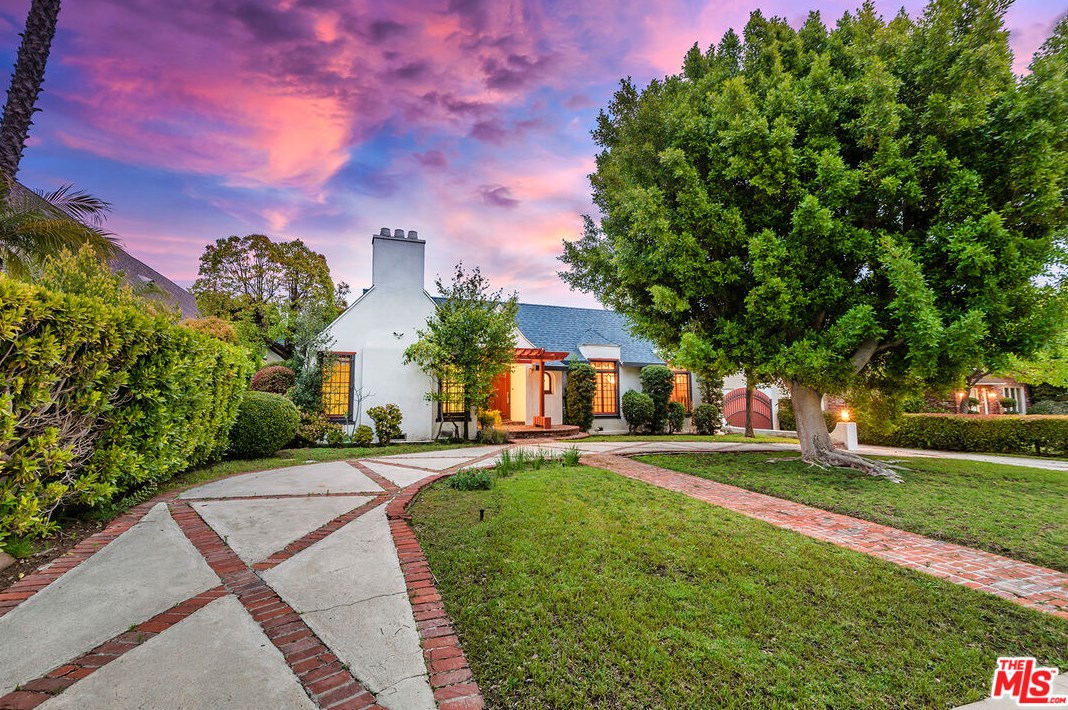 512 Elm Dr, Beverly Hills, CA 90210-3419