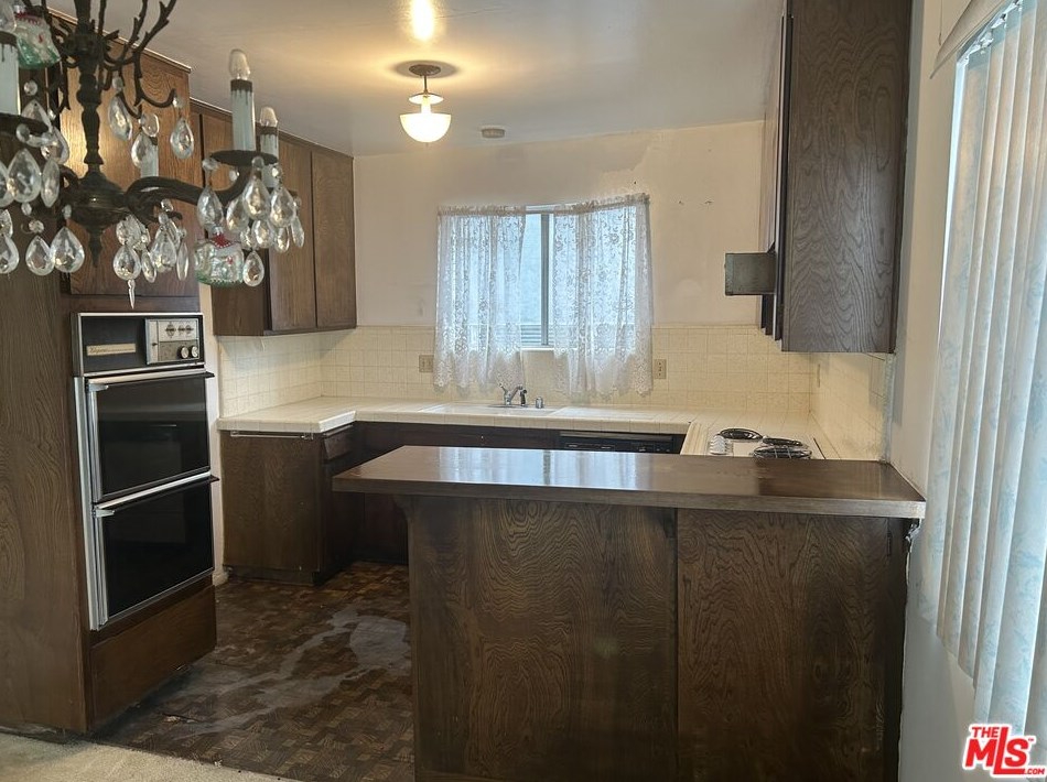 6721 Springpark Ave, Los Angeles CA  90056-2366 exterior