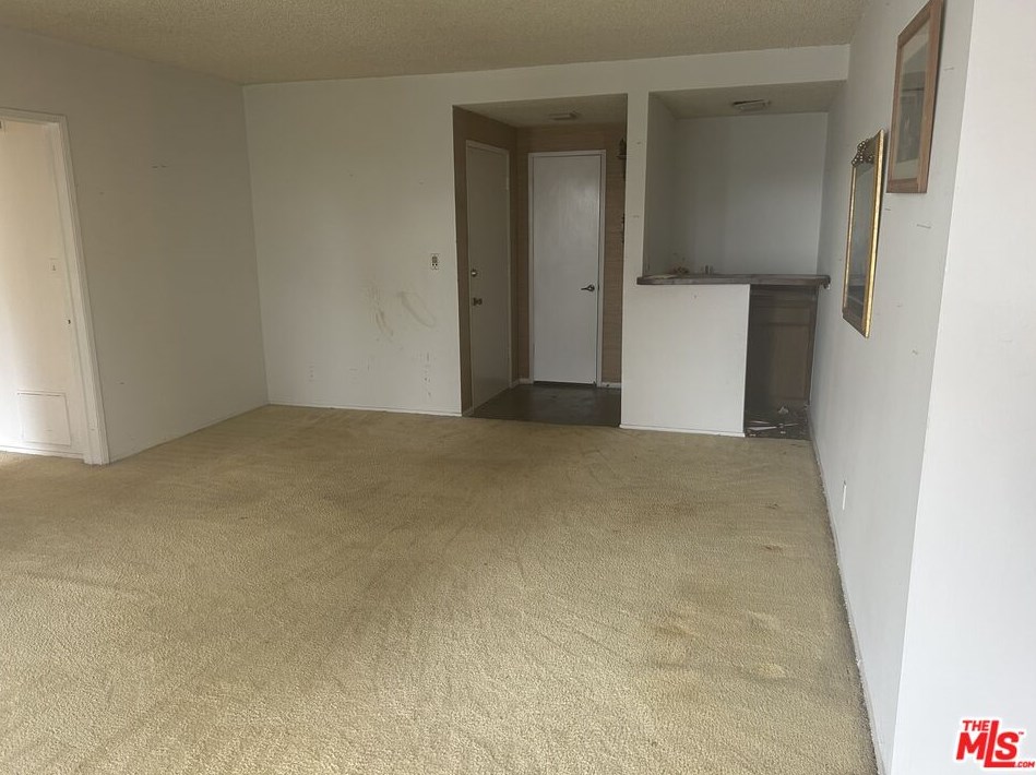 6721 Springpark Ave, Los Angeles, CA 90056-2366