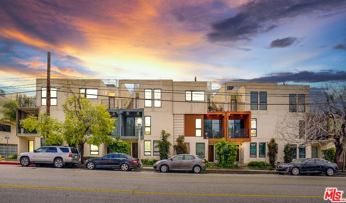 2930 Rowena Ave, Los Angeles CA  90039-2042 exterior