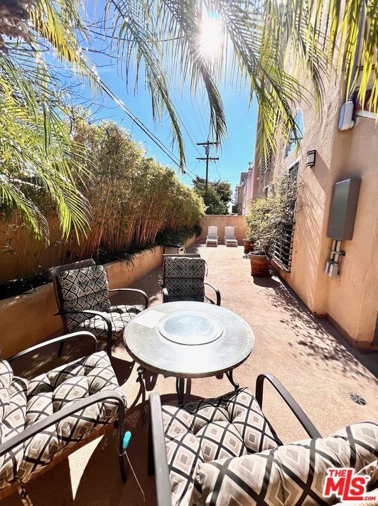 1536 Hi Point St, Los Angeles CA  90035-4828 exterior