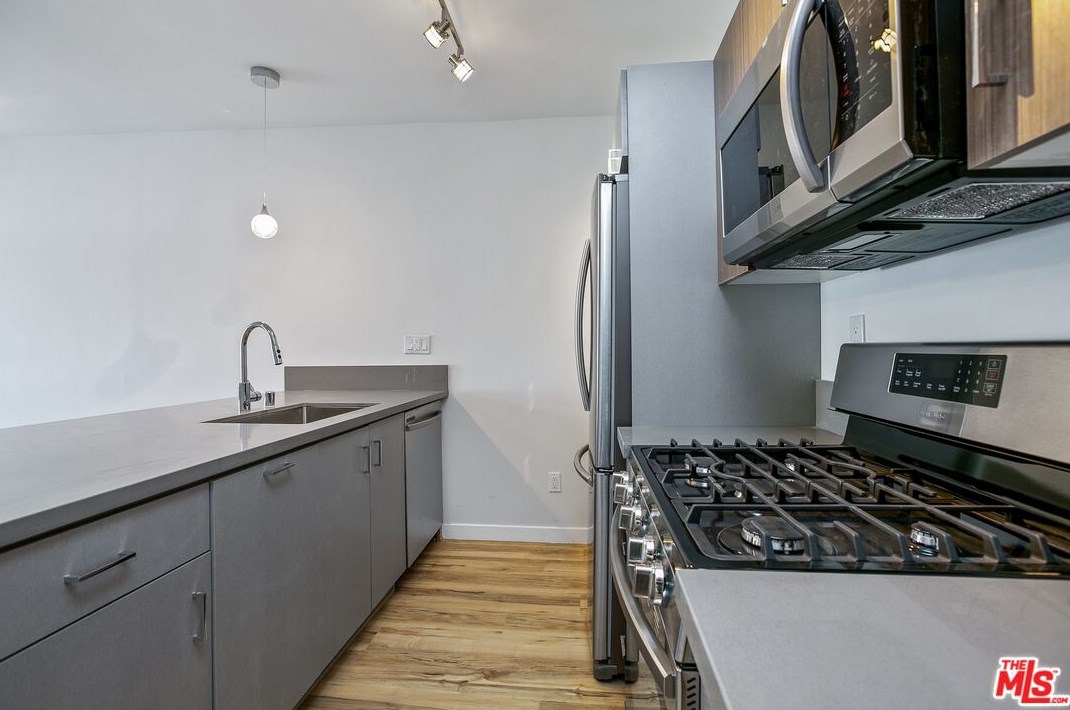 6640 Woodley Ave #214, Van Nuys, CA 91406