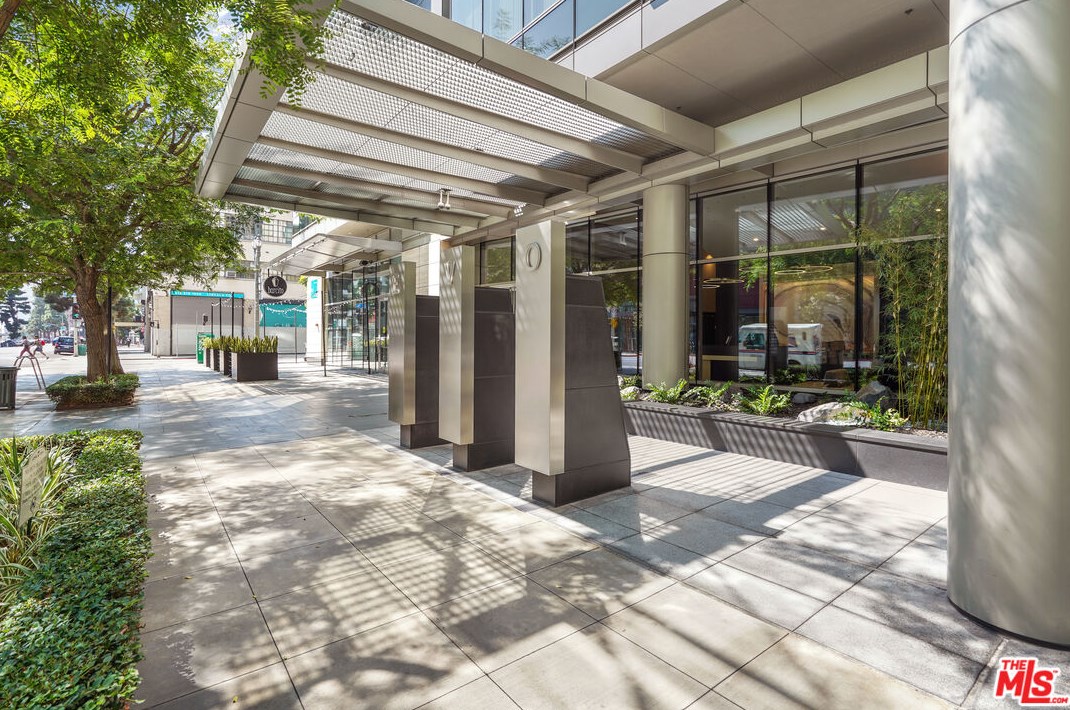 1155 Grand Ave, Los Angeles CA  90015-2199 exterior