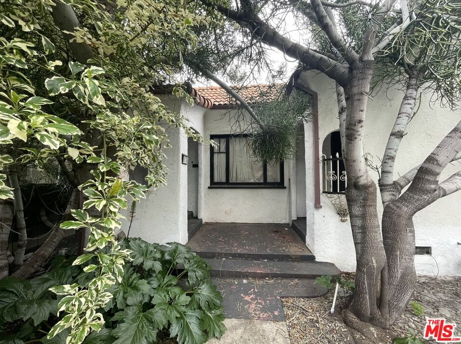 8708 Rangely Ave, Los Angeles, CA 90048-1715