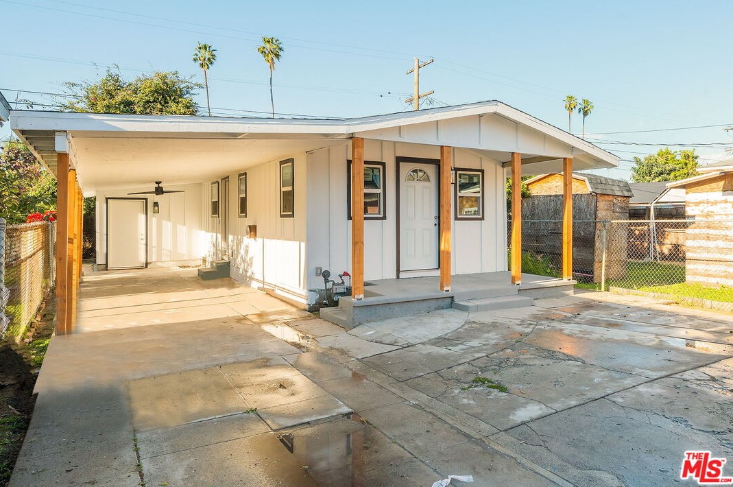 155 77th St, Los Angeles, CA 90003-2527