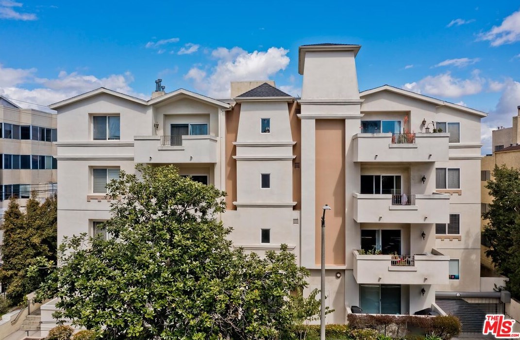 1726 Bentley Ave, Los Angeles CA  90025-4347 exterior