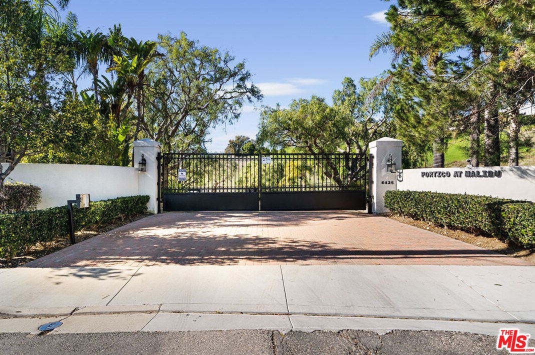 6435 Zumirez Dr #8, Malibu, CA 90265