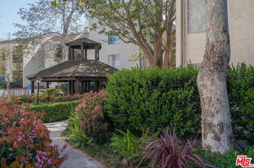 14209 Summertime Ln, Los Angeles, CA 90230-4546