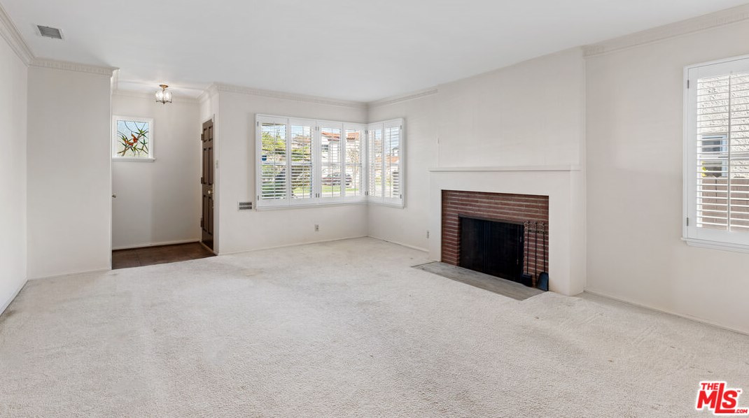 8039 Nardian Way, Los Angeles, CA 90045-2545