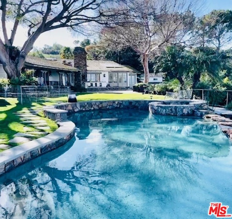 74 Saddleback Rd, Palos Verdes Estates, CA 90274