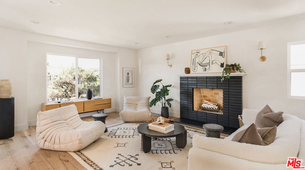 3776 Norton Ave, Los Angeles CA  90018-4047 exterior