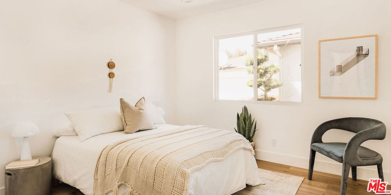 3776 Norton Ave, Los Angeles CA  90018-4047 exterior