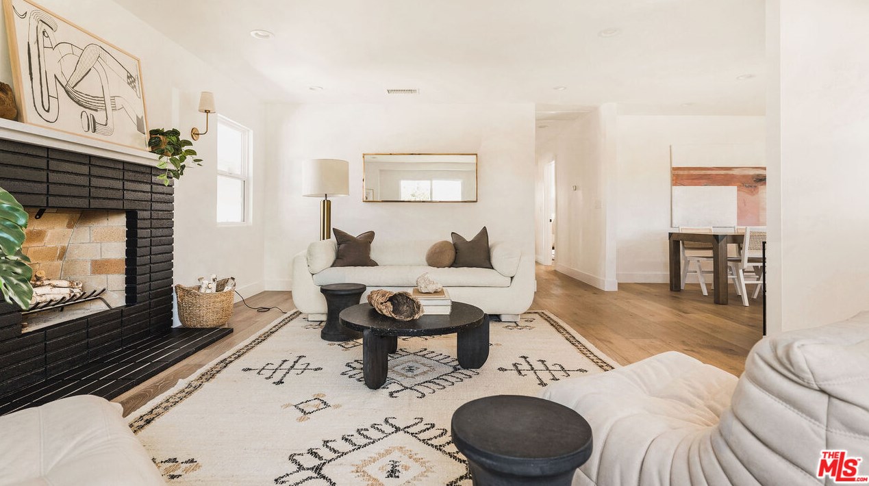 3776 Norton Ave, Los Angeles CA  90018-4047 exterior