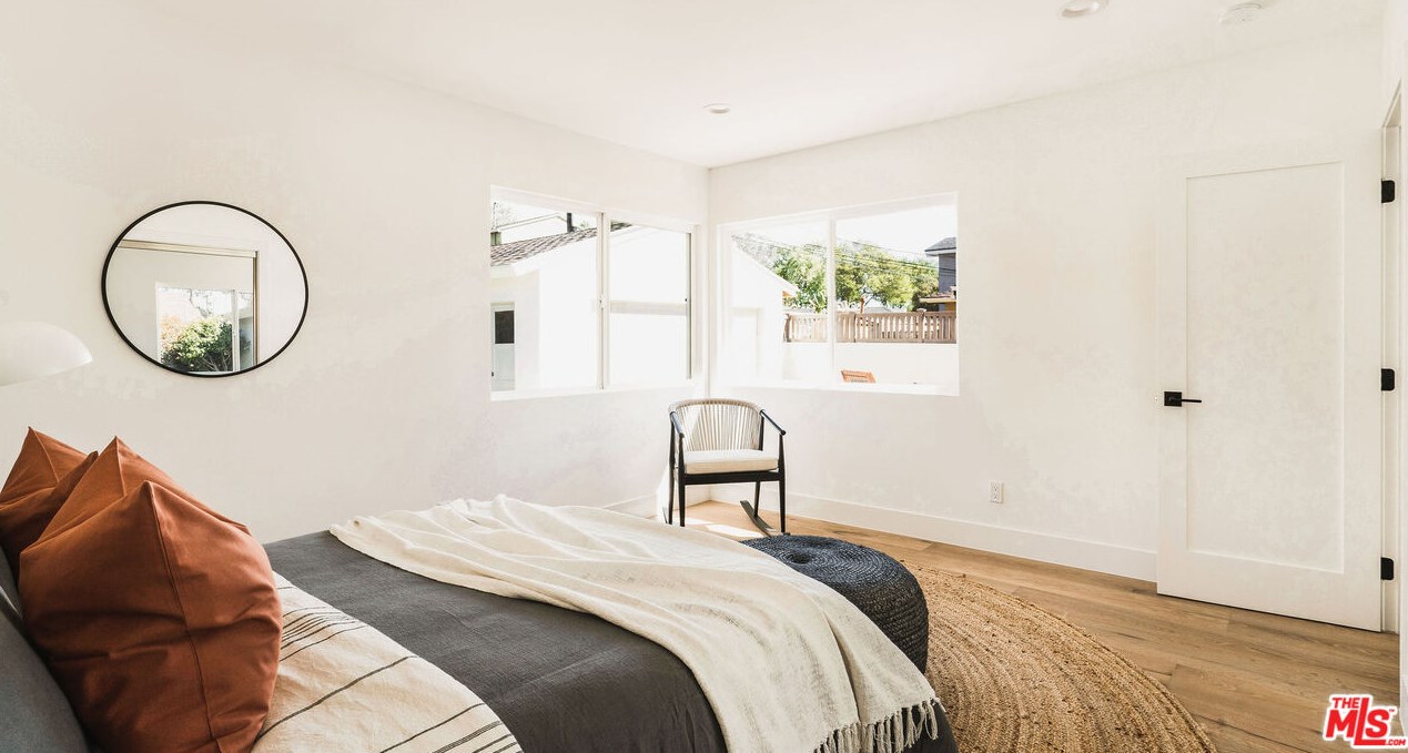 3776 Norton Ave, Los Angeles CA  90018-4047 exterior