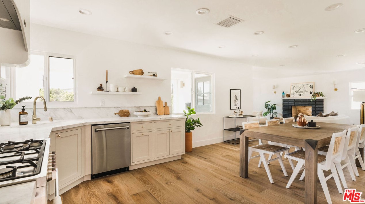 3776 Norton Ave, Los Angeles CA  90018-4047 exterior