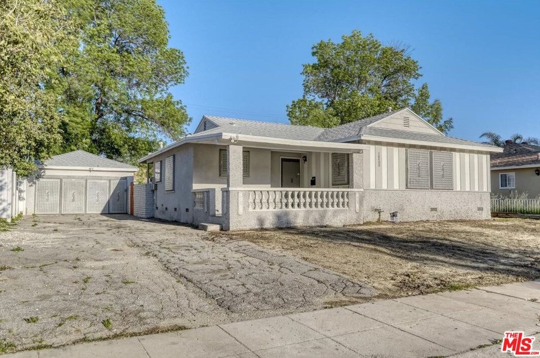 10400 Orion Ave, San Fernando, CA 91345-2416