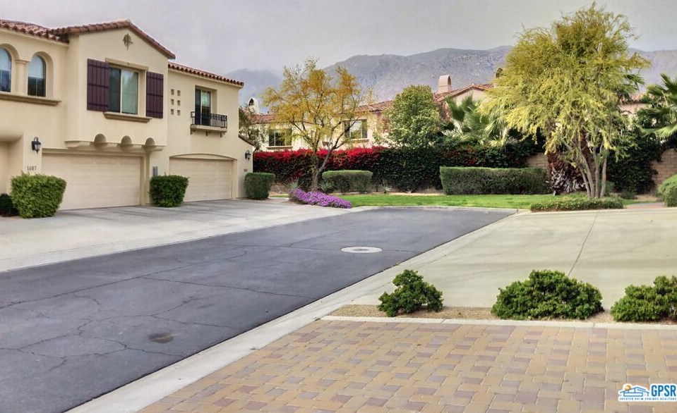 1411 Guzman Ln #34, Palm Springs, CA 92262
