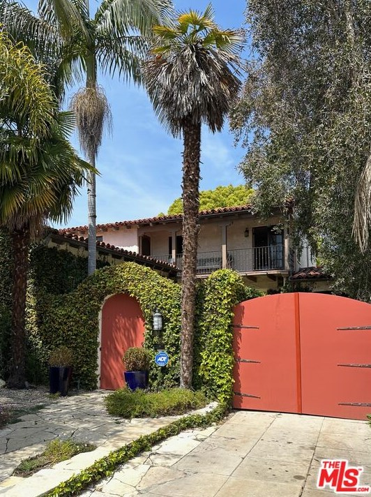 6119 Lindenhurst Ave, Los Angeles CA  90048-4808 exterior