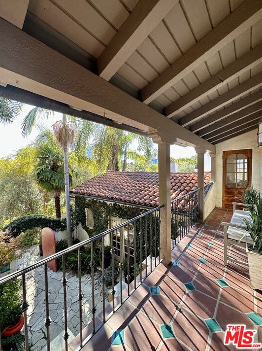 6119 Lindenhurst Ave, Los Angeles CA  90048-4808 exterior