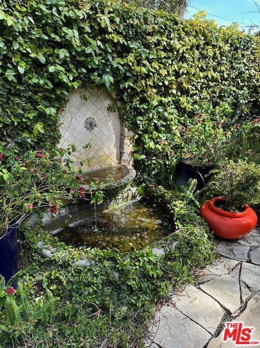 6119 Lindenhurst Ave, Los Angeles CA  90048-4808 exterior